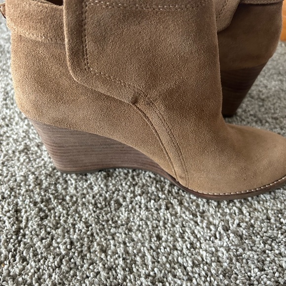 Lucky Brand Yasine Tan Suede Ankle Booties, 8.5, buckle detail - Picture 6 of 11